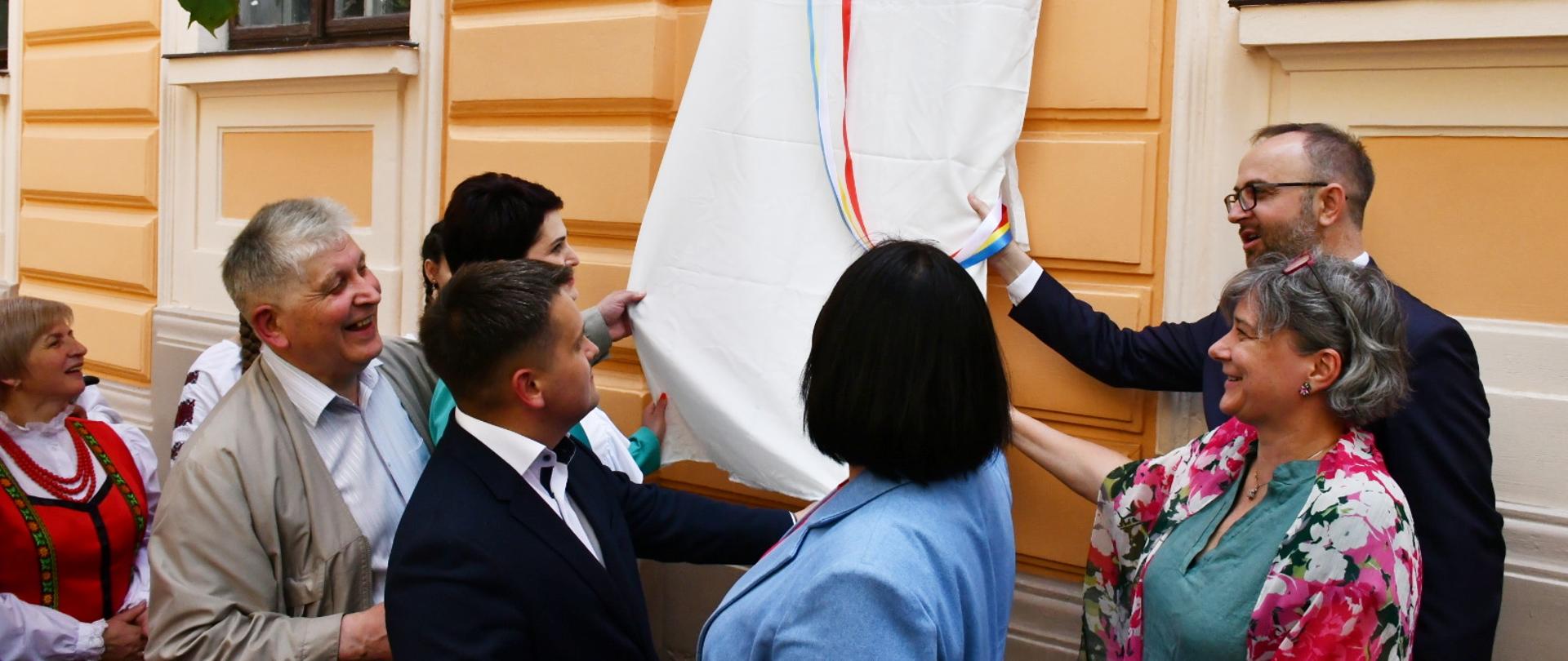 Odsłonięcie tablicy w Czerniowcach