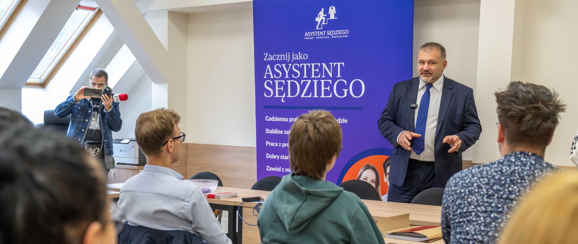 Od teorii do praktyki. Minister Waldemar Żurek na warsztatach dla studentów prawa w Bydgoszczy