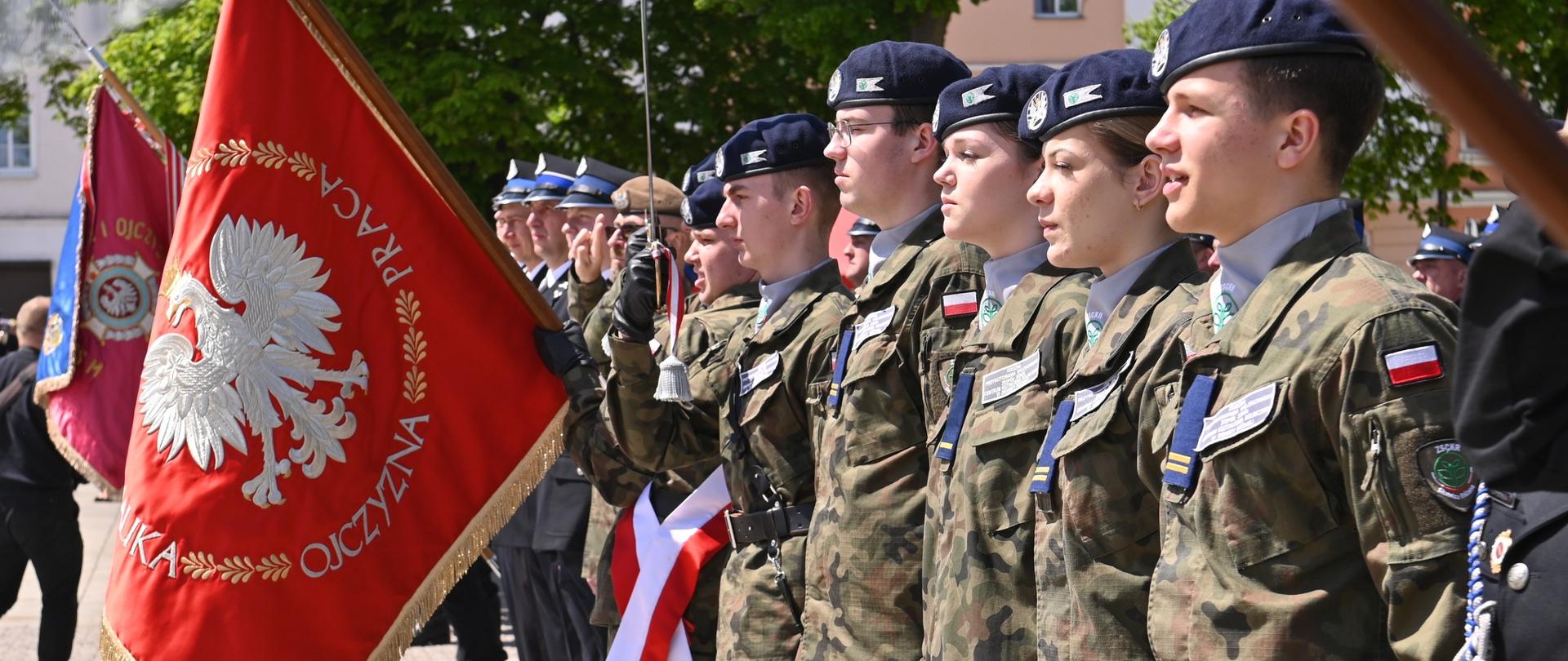 Oddział Przygotowania Wojskowego reprezentował szkołę podczas Wojewódzkich Obchodów Dnia Strażaka