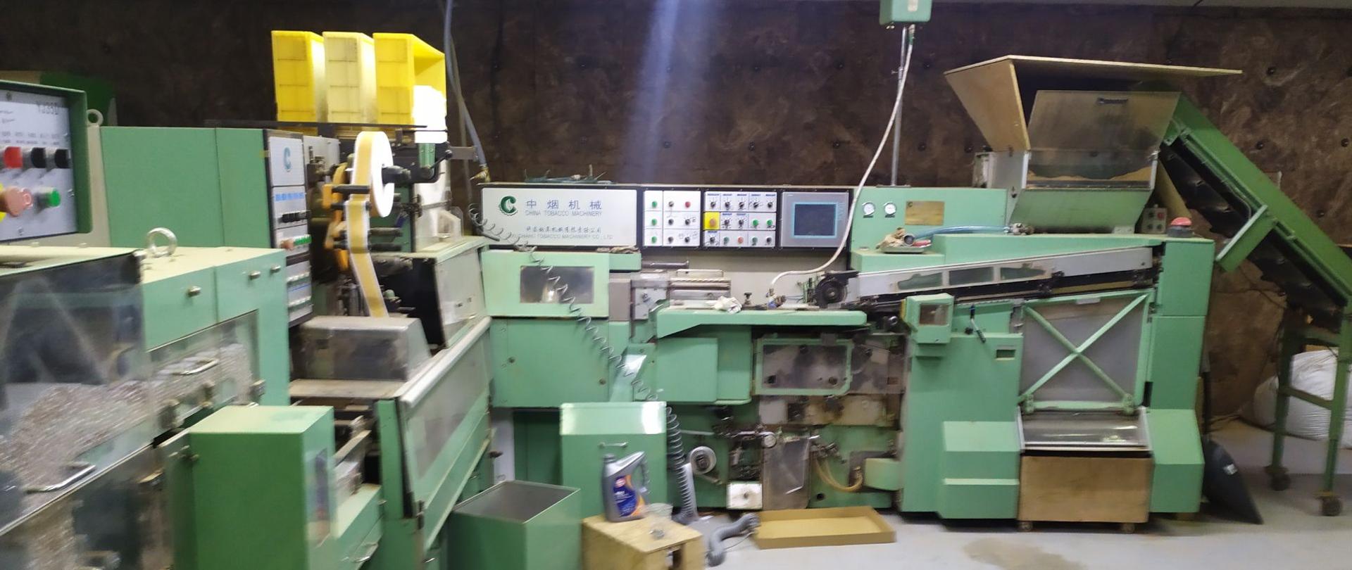 Maszyny do produkcji papierosów.