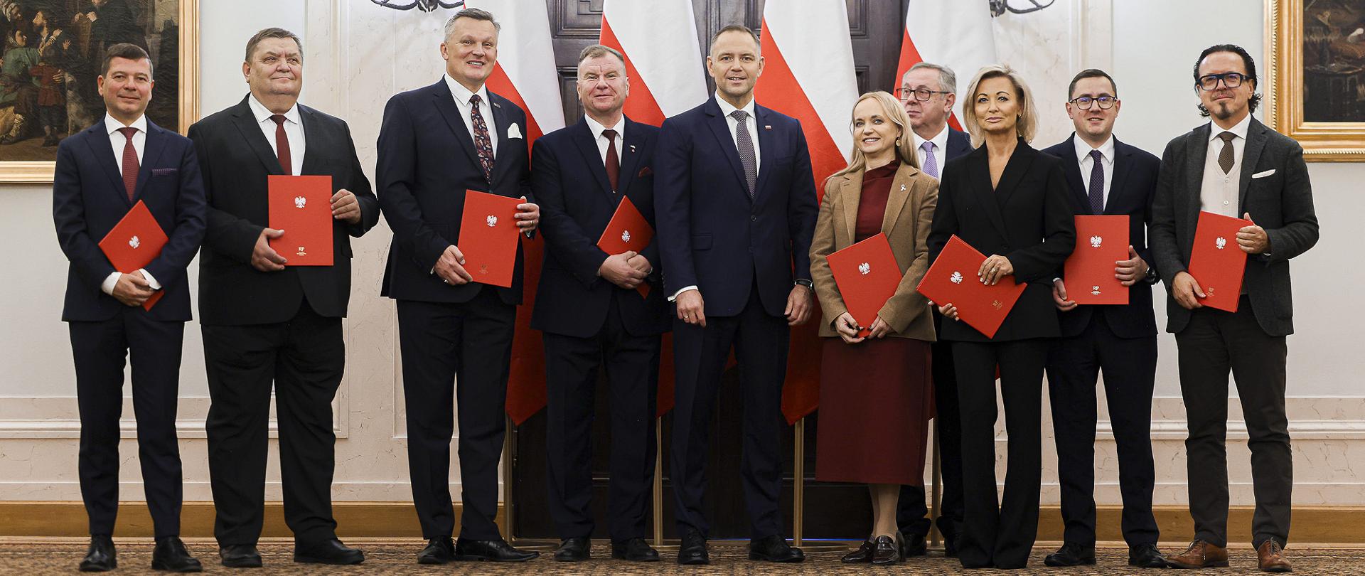 Prezydent RP Karol Nawrocki i członkowie Rady Dialogu Społecznego. Fot. Łukasz Błasikiewicz/KPRP