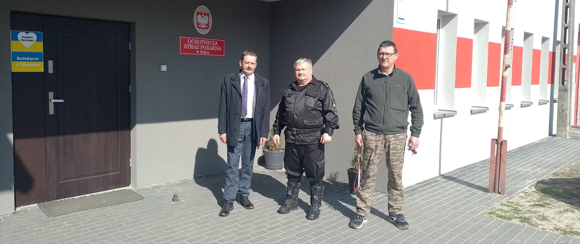 Komendant Powiatowy PSP w Gostyninie wizytował przygotowane miejsca przeznaczone do pobytu uchodźców z Ukrainy. 