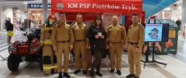 Funkcjonariusze KM PSP Piotrków Tryb. podczas kampanii edukacyjno-informacyjnej „Czujka na straży Twojego bezpieczeństwa!”