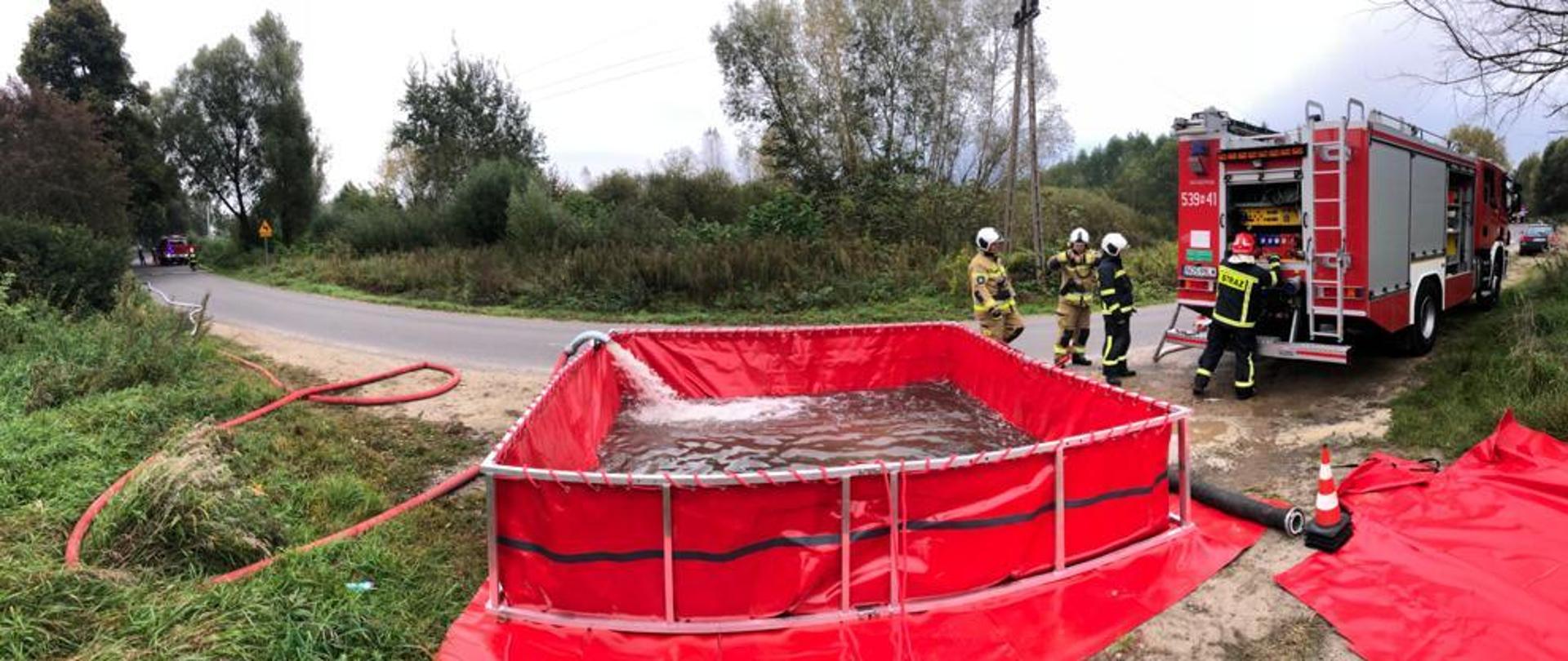 Napełniany jest zbiornik tak zwany bufor wodny