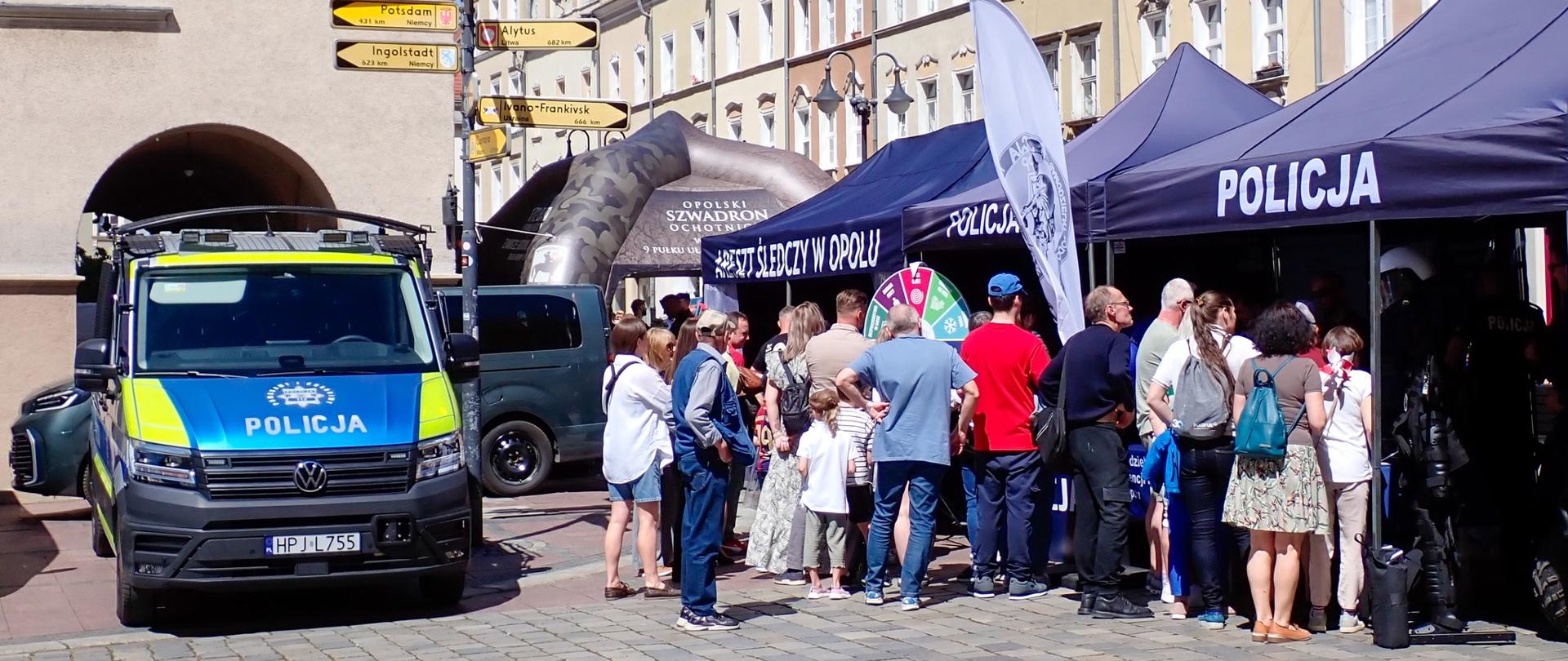 Stoiska policyjne podczas pikniku