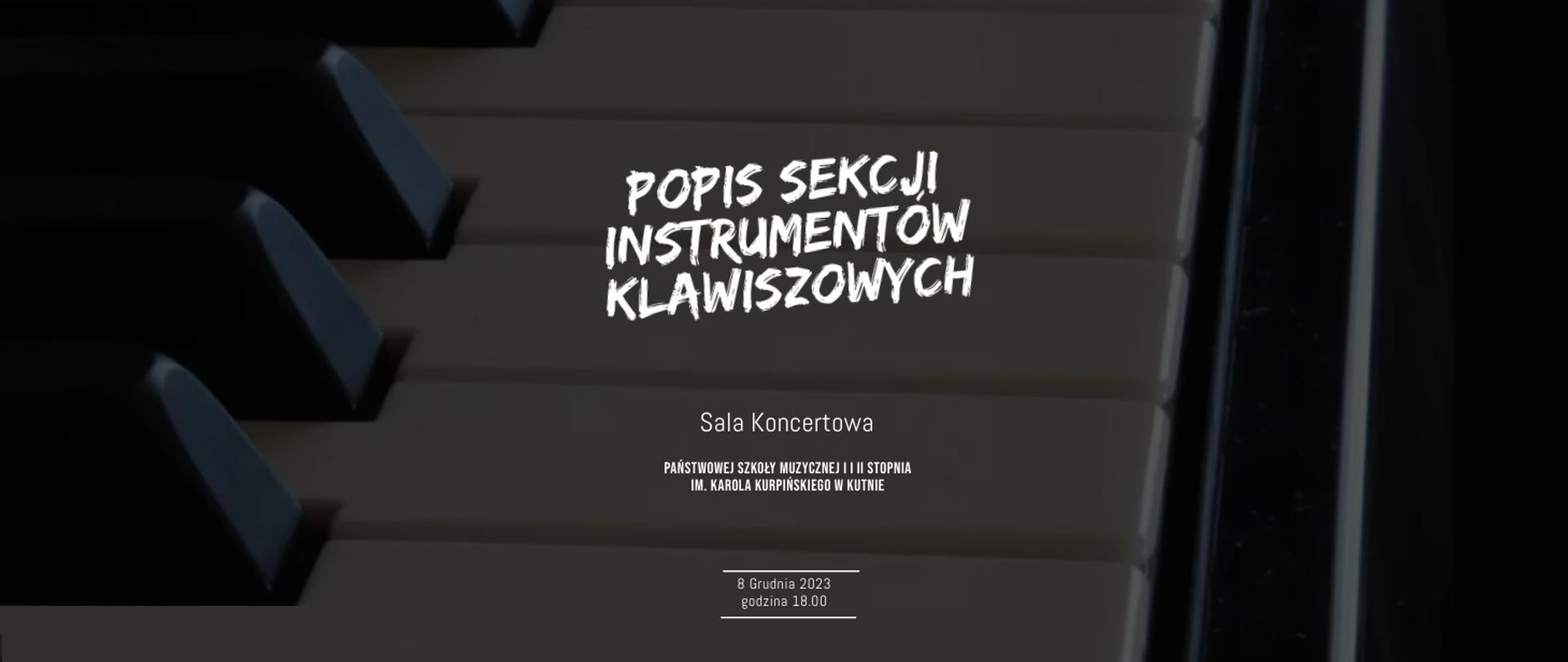 na tle klawiatury fortepianu napis białymi literami - popis sekcji instrumentów klawiszowych, sala koncertowa PSM, 8 grudnia 2023, godz. 18.00