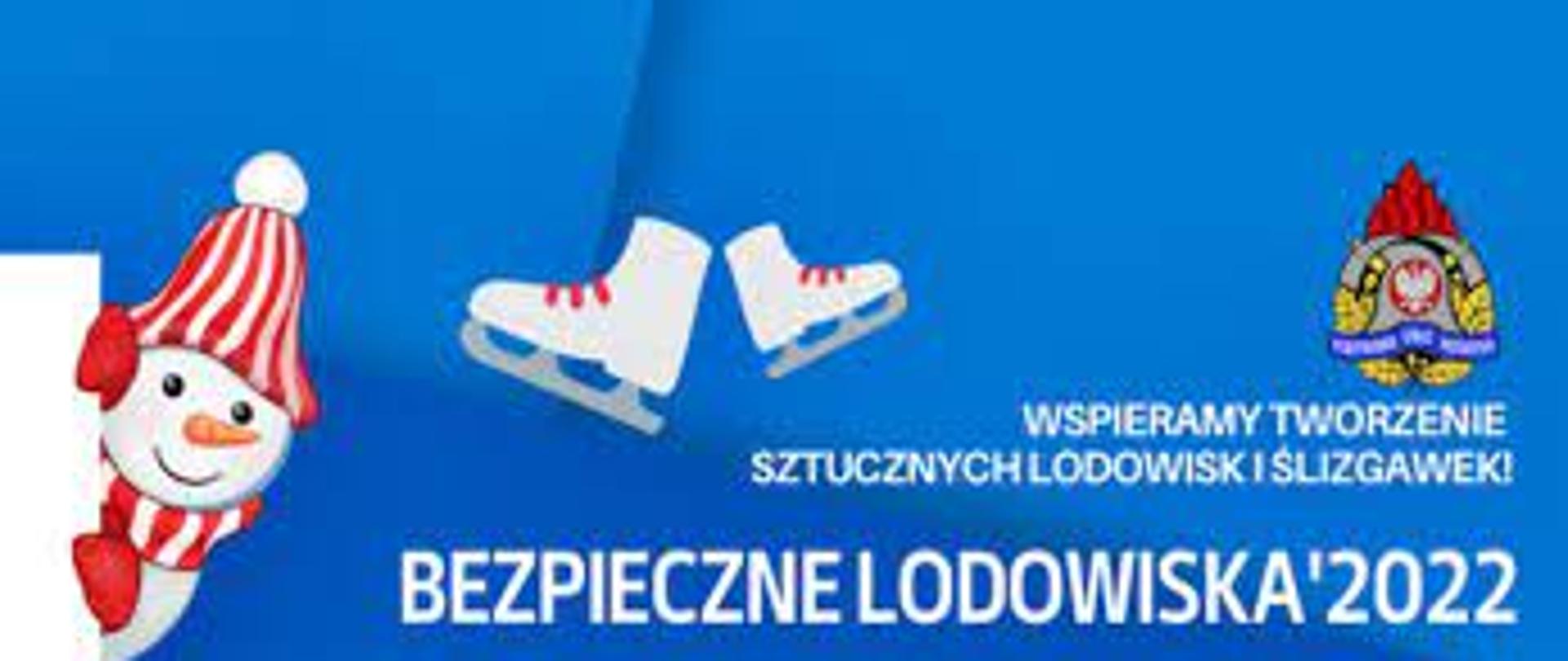 Na niebieskim tle widać łyżwy, z lewej strony bałwana wychylającego sie z za ściany a z prawej logo Państwowej Straży Pożarnej.
Pod logiem napis Wspieramy tworzenie sztucznych lodowisk i ślizgawek oraz tytuł akcji Bezpieczne Lodowiska 2022.
