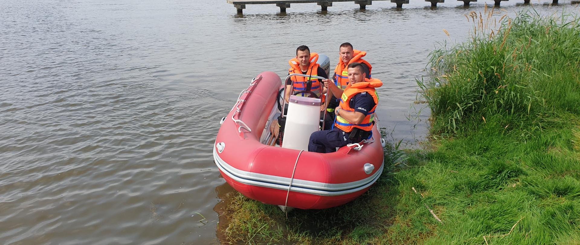 Wspólne patrole funkcjonariuszy Państwowej Straży Pożarnej i Policji na kazimierskich akwenach wodnych