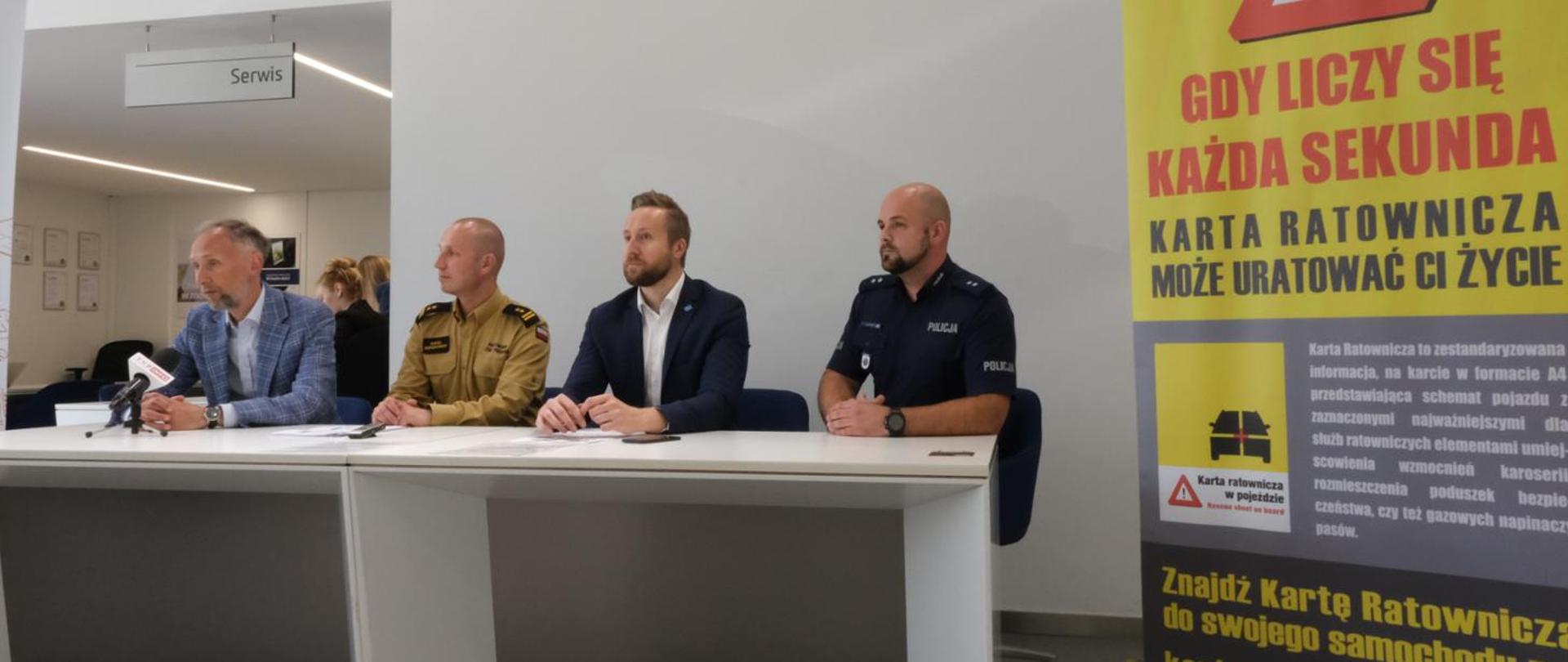 Karta ratownicza w pojeździe zdjęcie 1.