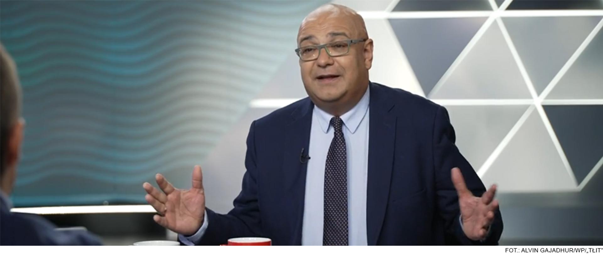 Mężczyzna w garniturze