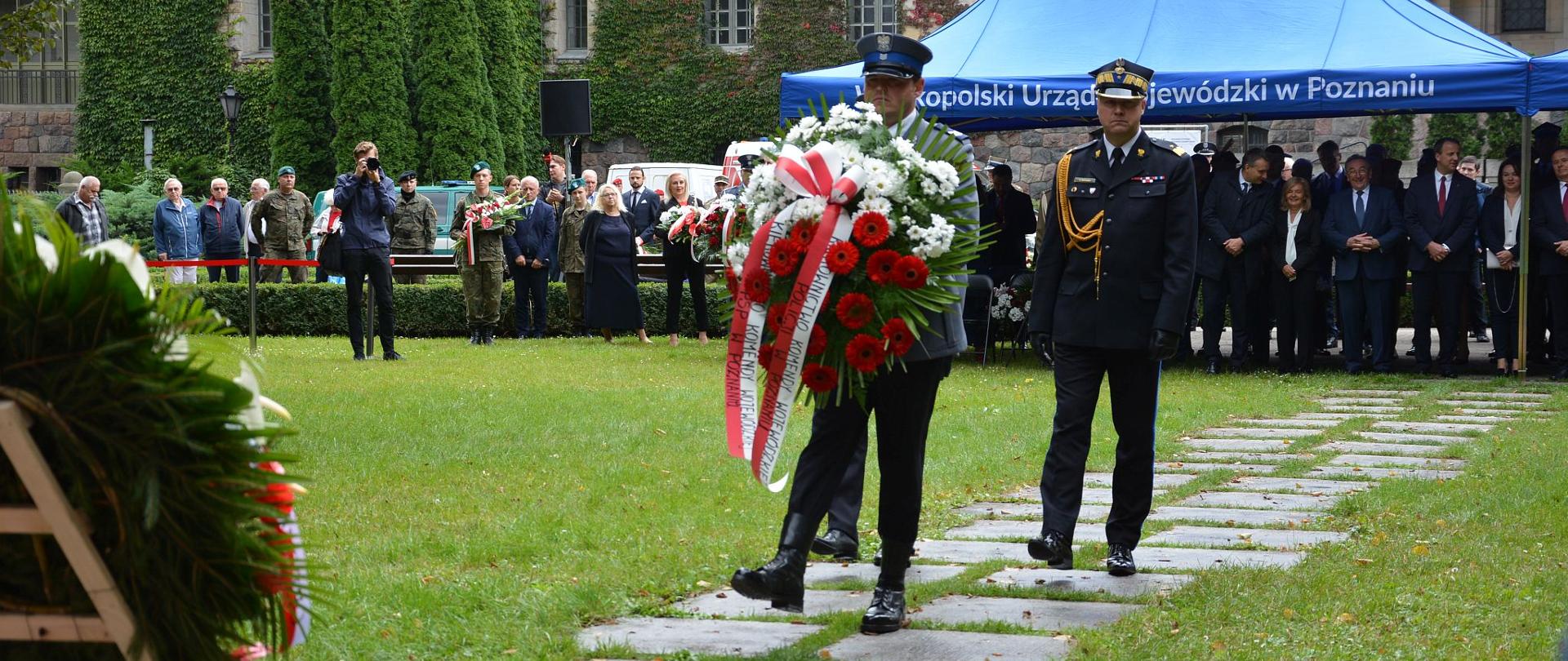 Złożyli kwiaty pod pomnikiem Katynia i Sybiru