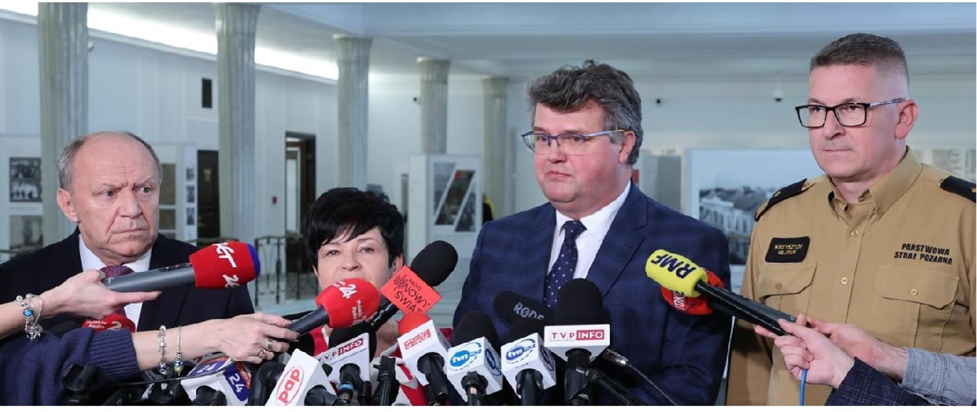 Na zdjęciu uczestnicy konferencji prasowej dotyczącej dotacji dla MDP. 