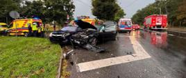 Pojazdy biorące udziały w zdarzeniu oraz służby ratunkowe na miejscu zdarzenia