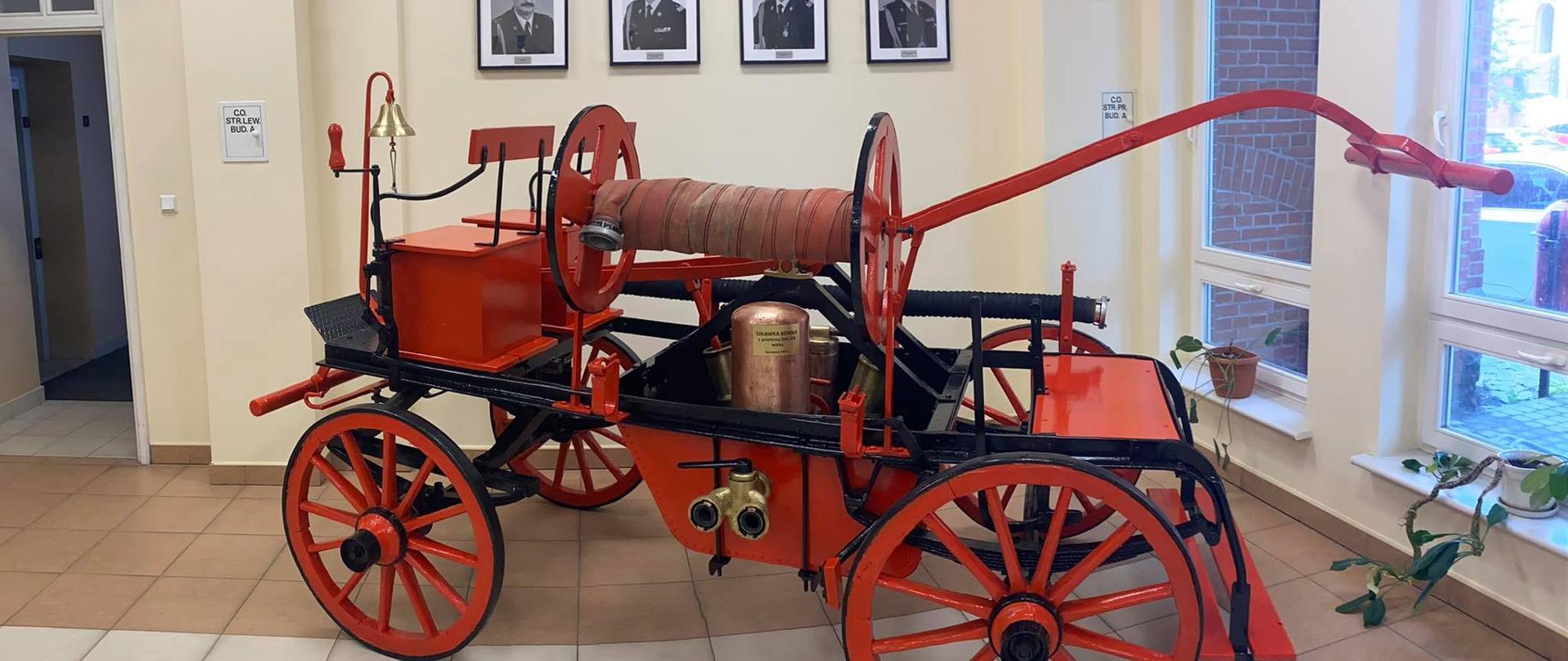 Ekspozycja sikawki konnej z KP PSP Świdwin w KW PSP Szczecin