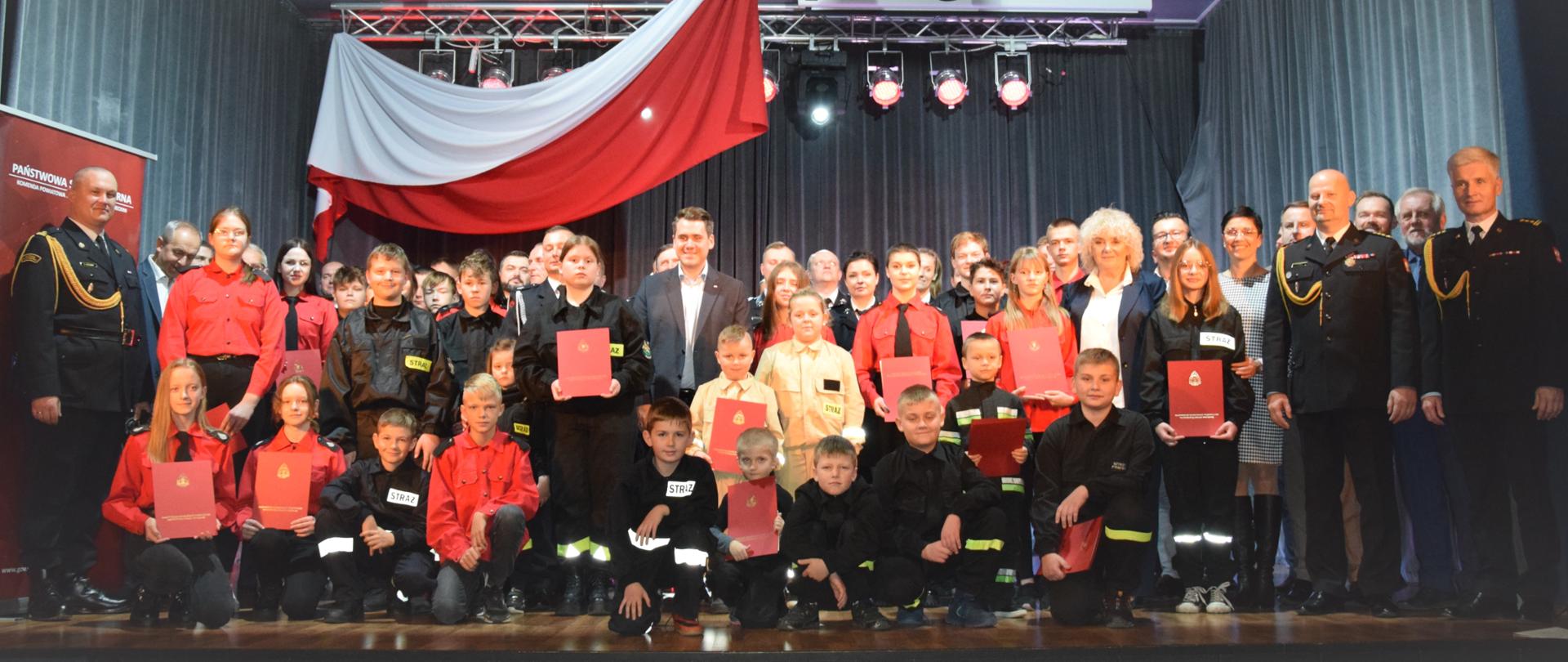 Uroczysty apel z okazji wręczenia promes Młodzieżowym Drużynom Pożarniczym z terenu powiatu mińskiego