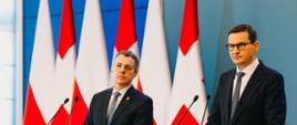 Premier Mateusz Morawiecki i Prezydent Konfederacji Szwajcarskiej Ignazio Cassis podczas konferencji prasowej w Warszawie