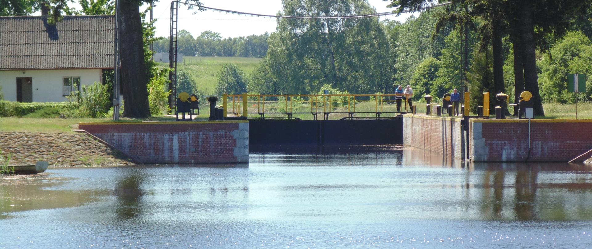 Drawsko, śluza nr 21 (171 km), wybudowana w 1898 r. Stanowi zabytek hydrotechniki. Napędzana ręcznie, jednokomorowe, o wymiarach: długość 57,4 m, szerokość 9,6 m. 