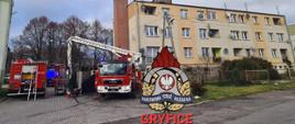 Na zdjęciu pojazdy JRG PSP Gryfice podczas gaszenia pożaru w kotłowni w budynku wielorodzinnym