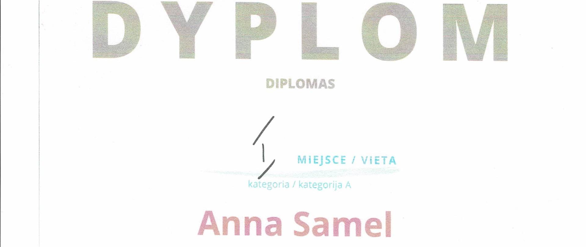 Na białym tle w lewym górnym rogu odwrócony kontur drzewa z kolorowymi nutkami i kluczami wiolinowymi, w prawym logo z napisem „Muzyczna droga przyjaźni” również w języku litewskim, poniżej z prawej strony napis „Międzynarodowy Konkurs Instrumentalny” i również w języku litewskim. Na środku DYPLOM, I miejsce Anna Samel. Po lewej stronie – przewodniczący jury doc. Gintaras Mameniskis obok podpis nieczytelny, jeszcze niżej : jury: dr Michał Mossakowski, mgr Akvile Brazauskiene, mgr Bartosz Paprot, obok nazwisk podpisy nieczytelne. Na dole dyplomu logo Samorządowej Szkoły Muzycznej I stopnia z polskim i litewskim językiem nauczania w Puńsku, logo Suwalskie Towarzystwo Muzyczne im. Emila Młynarskiego, logo Gminy Puńsk, poniżej Puńsk 13.05.2023r.