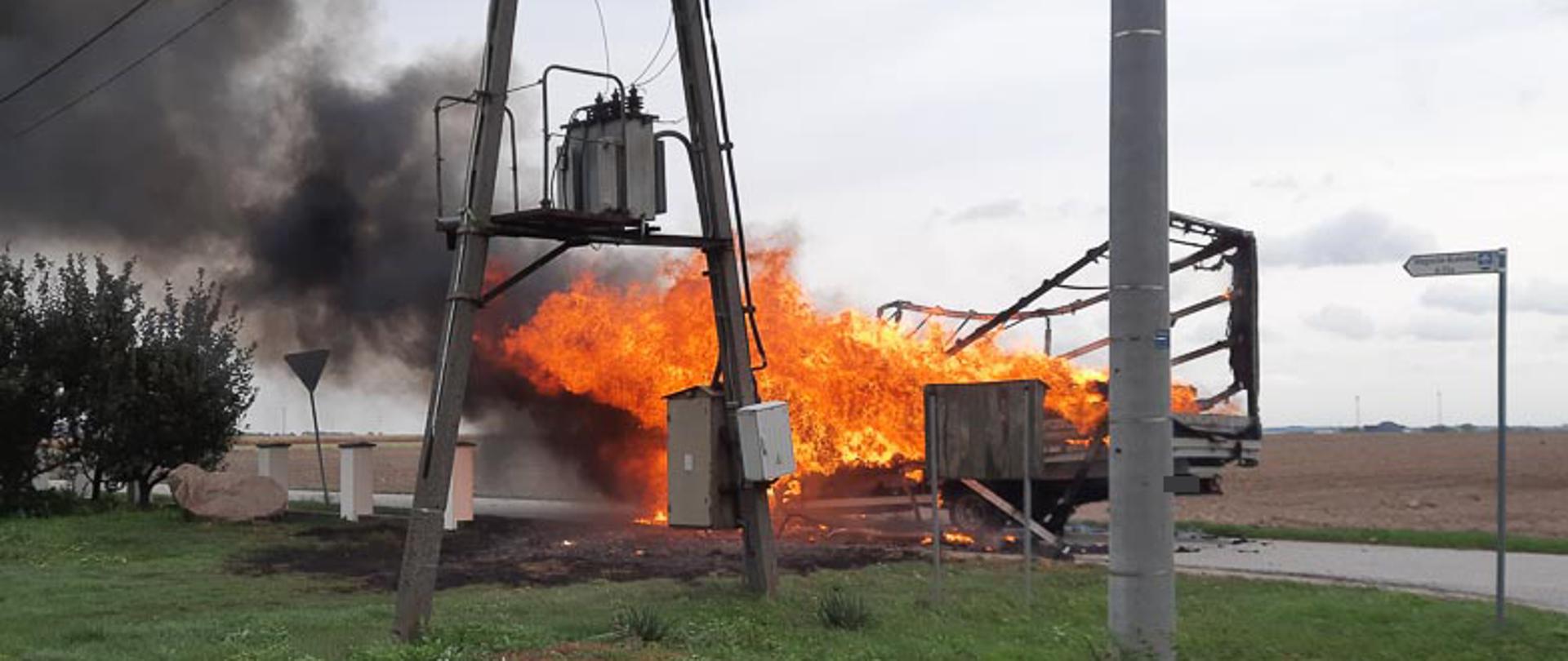 Samochód w płomieniach