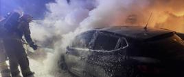 Pożar dwóch samochodów osobowych