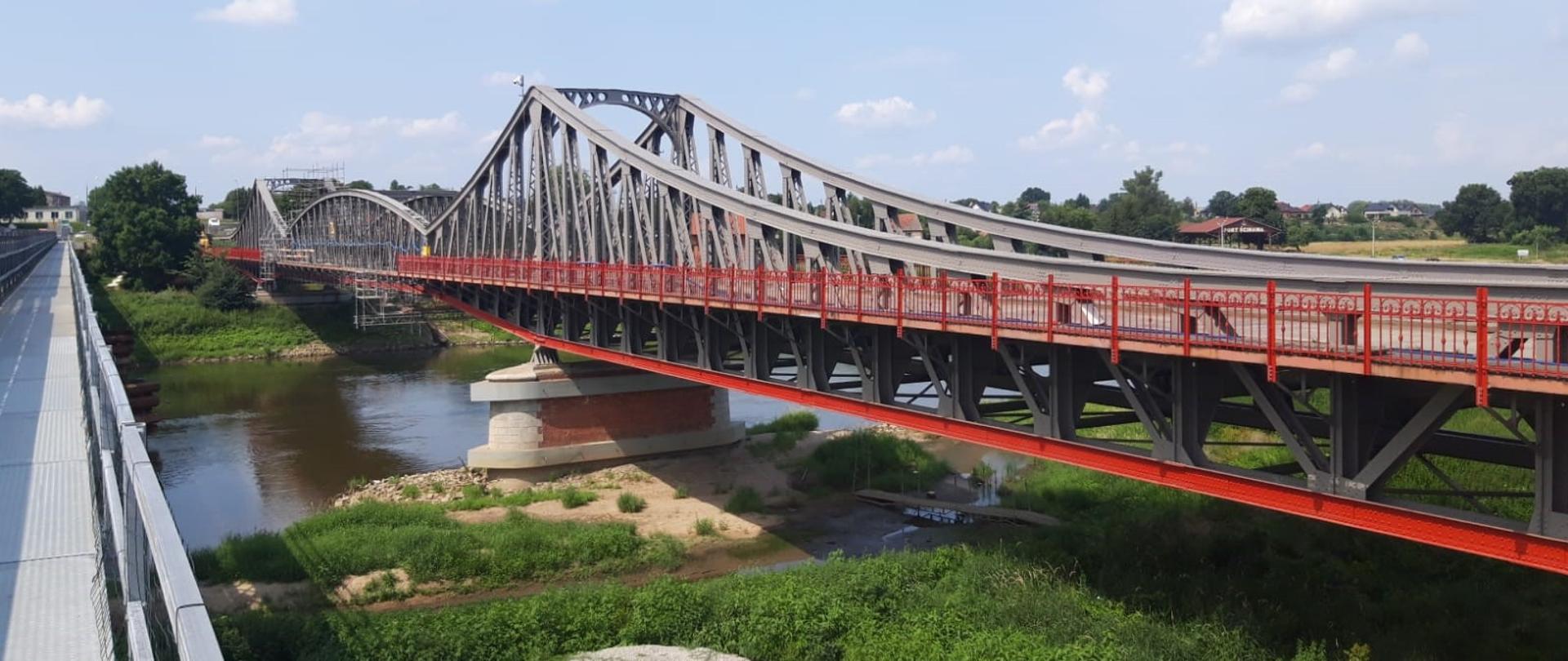 na zdjęciu widoczny most wraz z rusztowaniami 