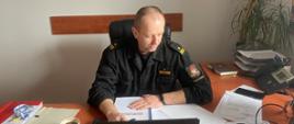 Funkcjonariusze KM PSP we Włocławku podczas lekcji on-line w ramach kampanii społecznych