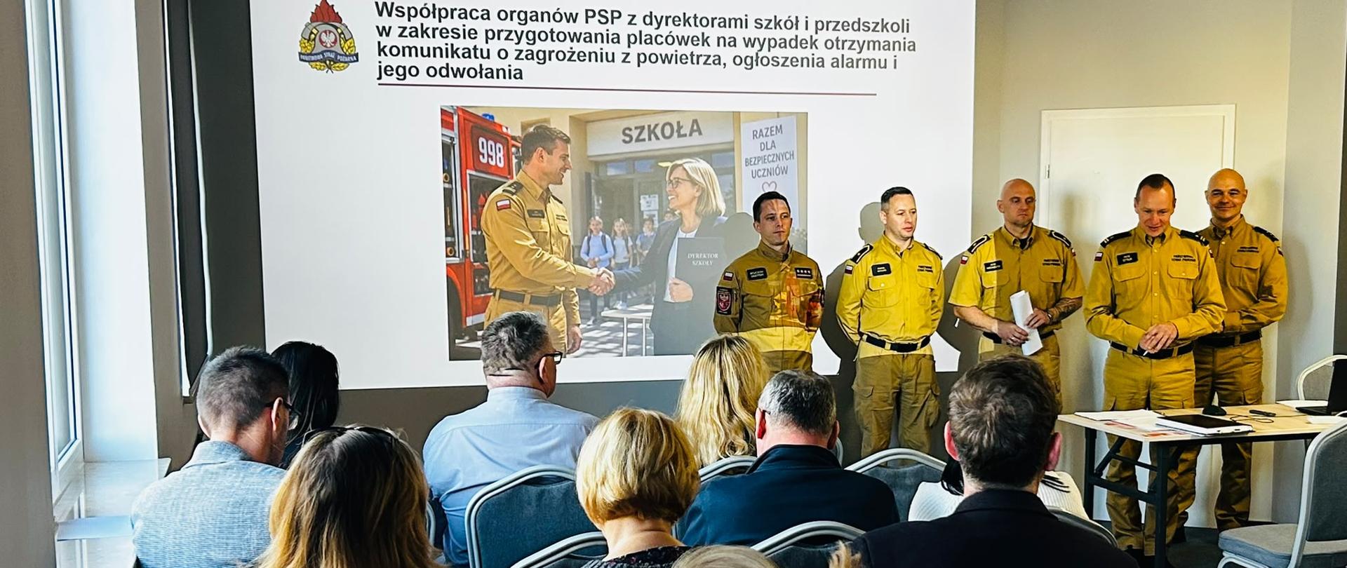 Szkolenie dla kadry kierowniczej i nauczycieli w zakresie właściwego reagowania na zagrożenia.