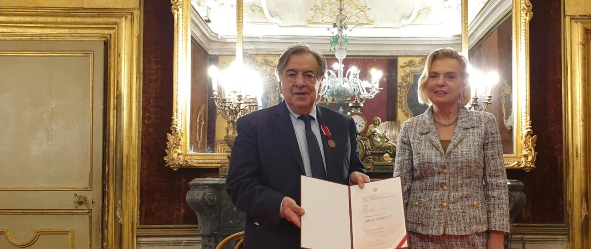 Uroczystość nadania burmistrzowi Leoluca Orlando Odznaki Honorowej Bene Merito przez Ambasador Anders