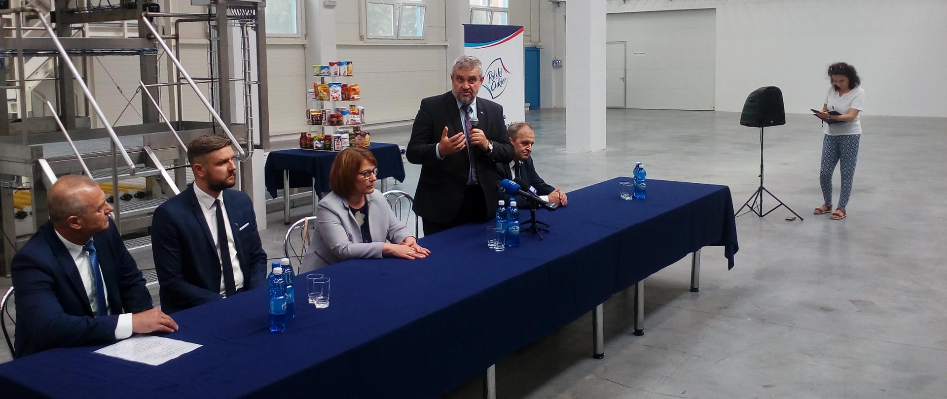 Minister Ardanowski przekazuje informacje dotyczące utworzenia Narodowego Holdingu Spożywczego