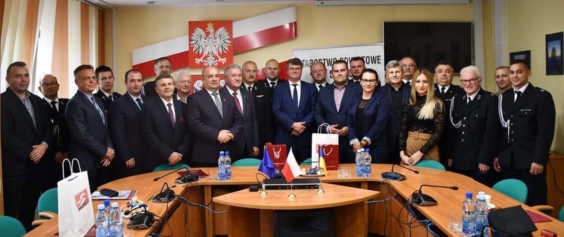 POWIAT SIERPECKI PRZEKAZUJE 60.000 ZŁ DLA OSP!