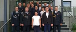 Uczestnicy Zjazdu Oddziału Miejsko-Gminnego Związku Ochotniczych Straży Pożarnych Rzeczypospolitej Polskiej w Janikowie wraz z Zastępcą Komendanta Powiatowego Państwowej Straży Pożarnej bryg. Ireneuszem Taraszką