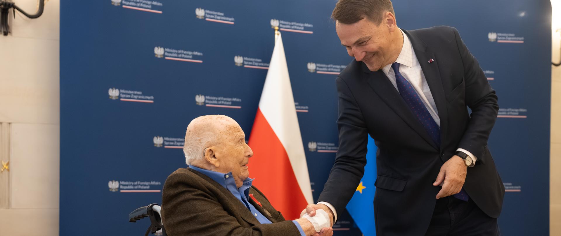 Wicepremier Sikorski wręczył odznakę honorową „Bene Merito’’ pułkownikowi Stanisławowi Aronsonowi
