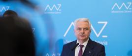 Wiceminister Waldemar Kraska podczas konferencji prasowej