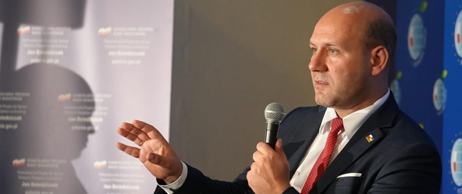 Wiceminister Szymon Szynkowski vel Sęk wziął udział w Forum Ekonomicznym w Karpaczu