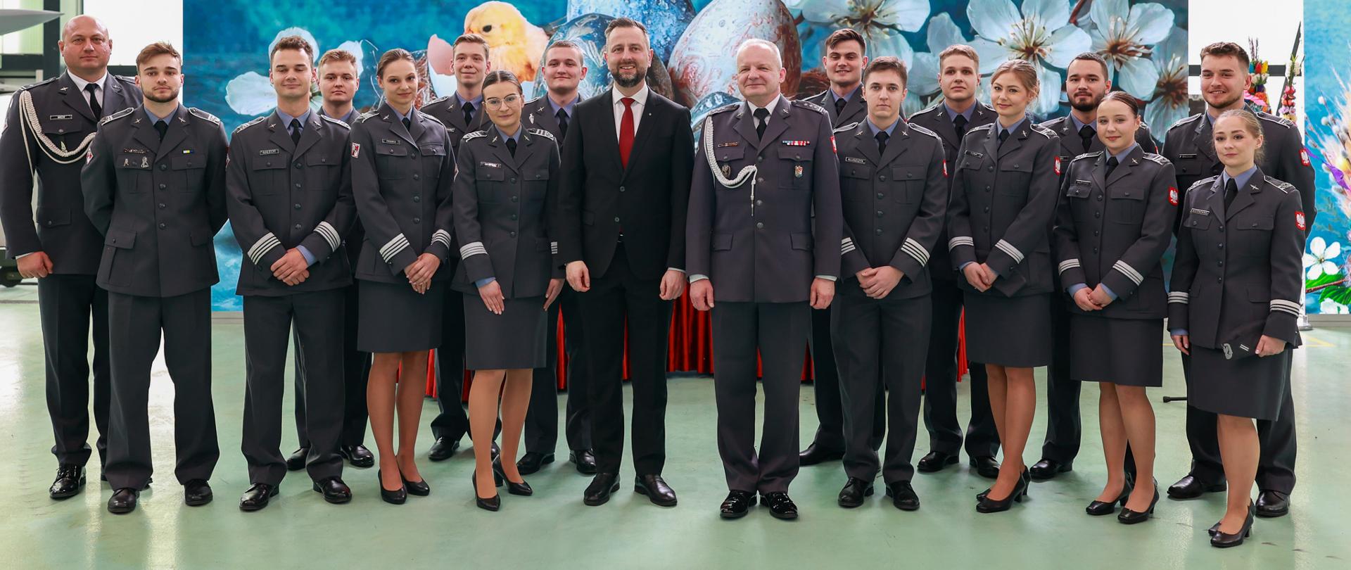 30 marca 2026 r. w 1 Bazie Lotnictwa Transportowego w Warszawie odbyło się spotkanie wielkanocne wicepremiera - ministra obrony narodowej Władysława Kosiniaka-Kamysza, kierownictwa resortu obrony oraz kadry kierowniczej SZ RP z żołnierzami i pracownikami wojska. Fot. Krzysztof Niedziela/MON