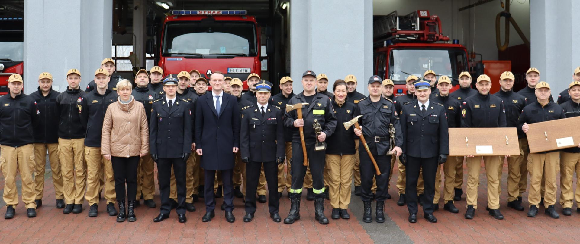 Uroczysta zbiórka z okazji pożegnania ze służbą w PSP