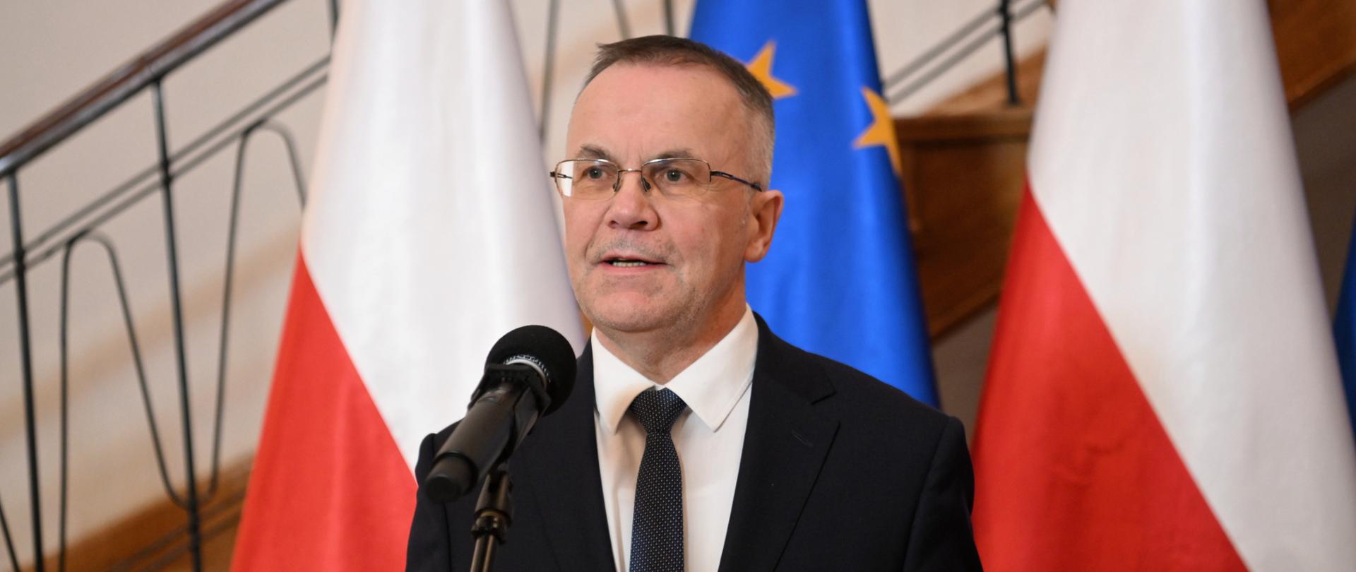 Odznaczenia dla twórców i ludzi kultury podczas Międzynarodowego Triennale Malarstwa Regionu Karpat – Srebrny Czworokąt 2021, fot. PAP/Darek Delmanowicz