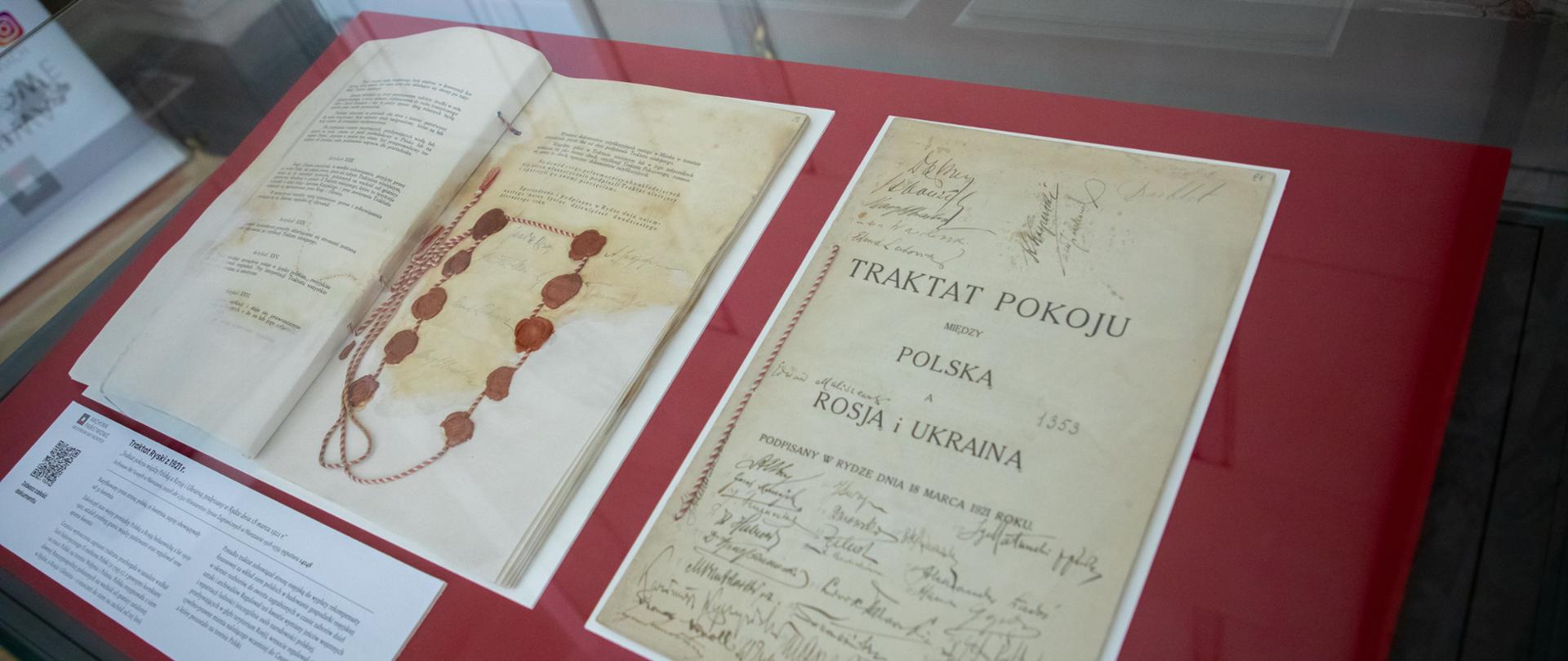 Ceremony to hand over the Treaty of Riga and other archival documents