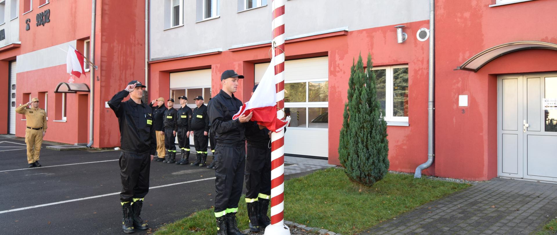 UROCZYSTE WCIĄGNIĘCIE FLAGI