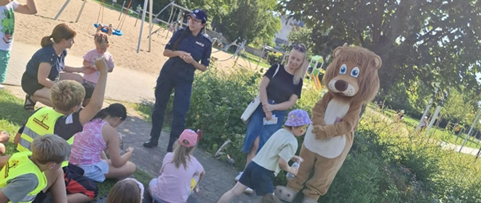 Akcja edukacyjna na placu zabaw i boisku przy ul. Słonecznej w Pruszczu Gdańskim