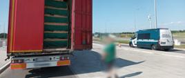 Miejsce kontroli ciężarówek zatrzymanych przez inspektorów podlaskiej Inspekcji Transportu Drogowego podczas zakazów ruchu obowiązujących w Boże Ciało.