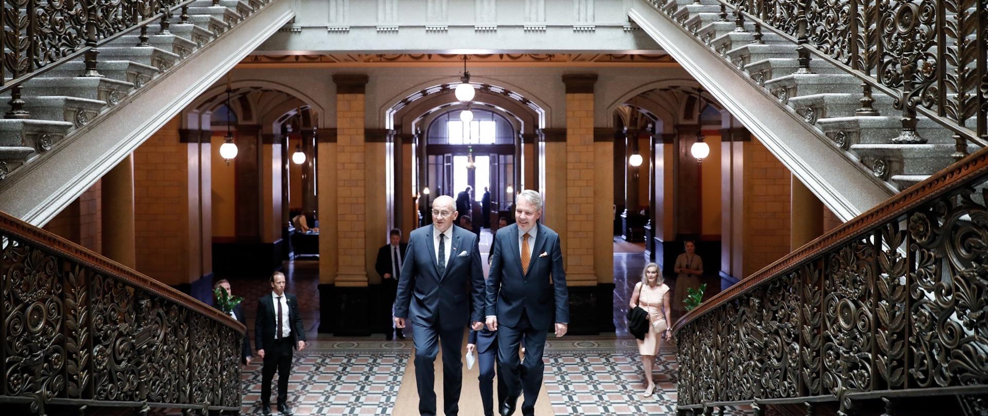 Ministrowie Spraw Zagranicznych Polski i Finlandii Zbigniew Rau i Pekka Haavisto