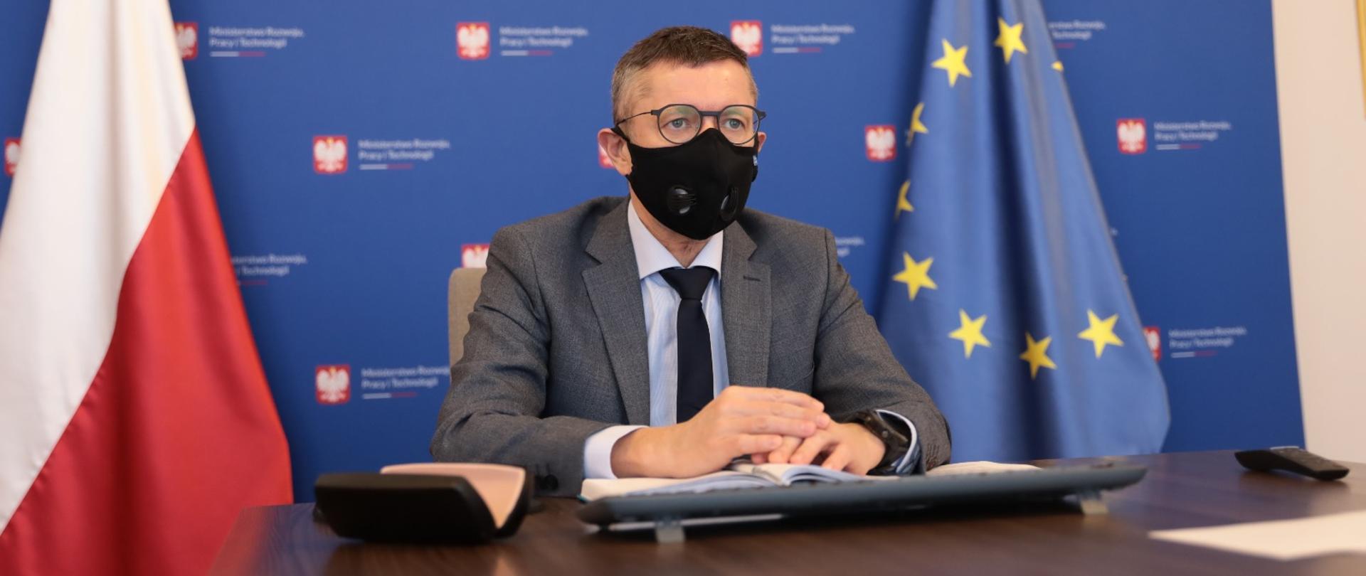 Wiceminister MRPiT Robert Tomanek na wideokonferencji z ambasador Nowej Zelandii Mary Thurston