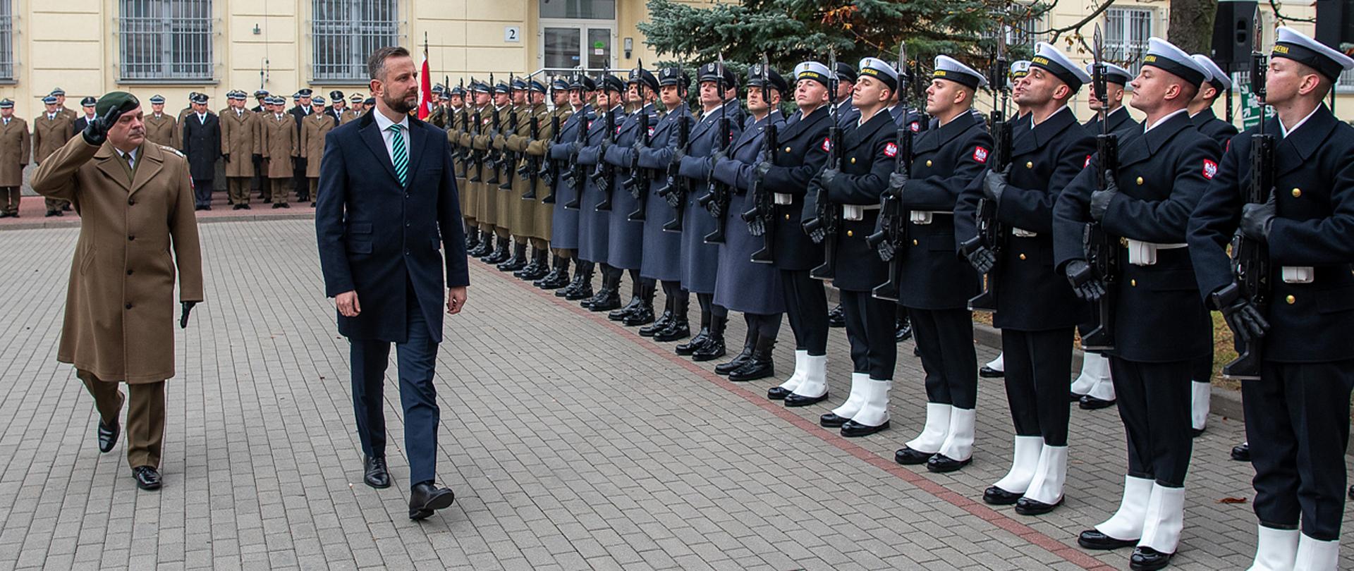 W piątek (25 października br.) w siedzibie Sztabu Generalnego Wojska Polskiego wiceprezes Rady Ministrów W. Kosiniak-Kamysz uczestniczył w uroczystościach związanych z 106. rocznicą powstania Sztabu Generalnego Wojska Polskiego.