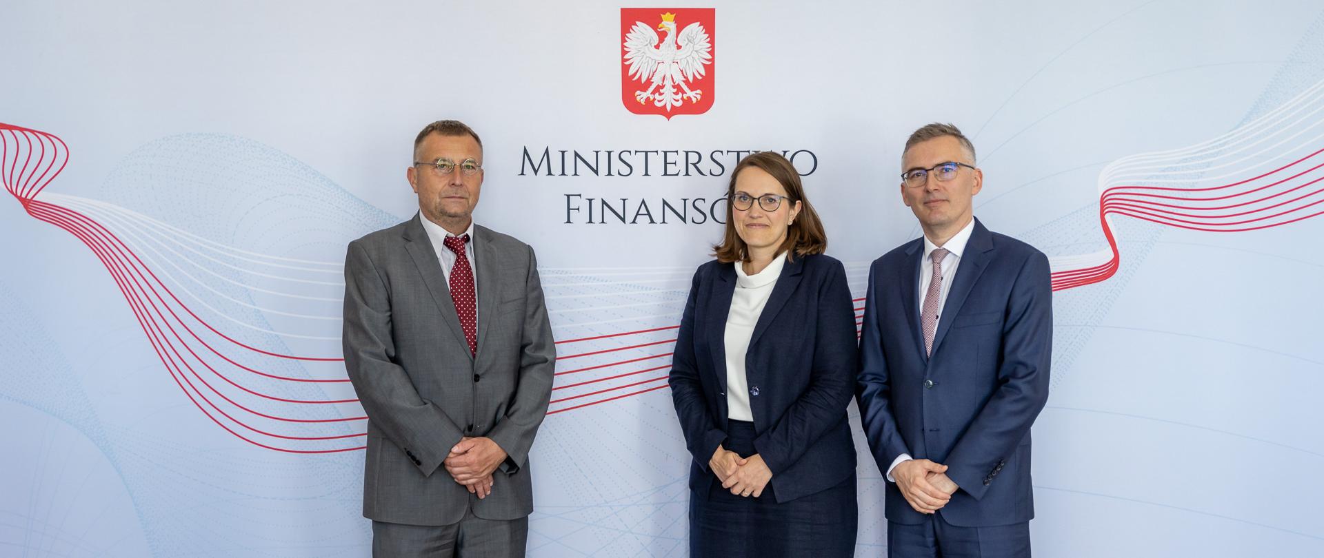 Minister finansów Magdalena Rzeczkowska, dyrektor CIRF Hubert Gniadowicz oraz dyrektor Pionu Ekonomiczno-Finansowego Marcin Węgłowski Budimexu