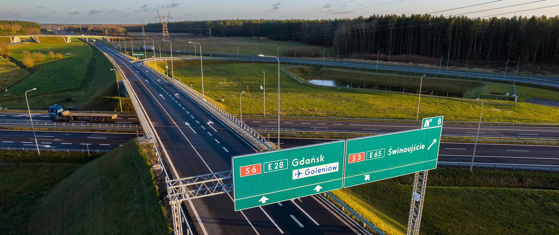 S3 węzeł Goleniów Północ na skrzyżowaniu z S6. Na zdjęciu jedna z łącznic, która przebiega nad drogą ekspresową łącząc węzłem trasę główną.