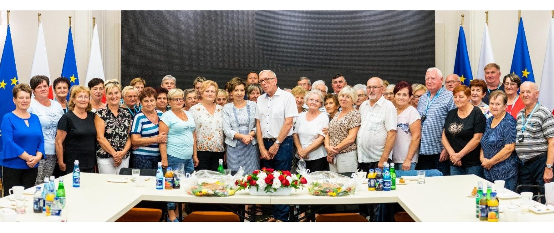 Seniorzy z gminy Godziesze Wielkie odwiedzili MRiPS