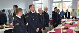 Strażacy w trakcie spotkania wigilijnego