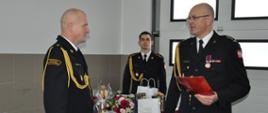 Na zdjęciu uroczystość pożegnania przechodzącego na emeryturę Komendanta Powiatowego st. bryg. Grzegorza Łydkowskiego. Powierzenie pełnienia obowiązków Komendanta Powiatowego dotychczasowemu Zastępcy mł. kpt. Marcinowi Czarneckiemu. 